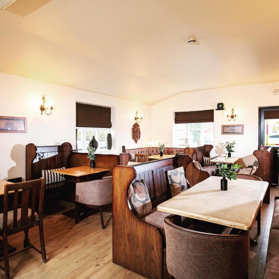 The Cock Inn Hotel Sheering  Buitenkant foto