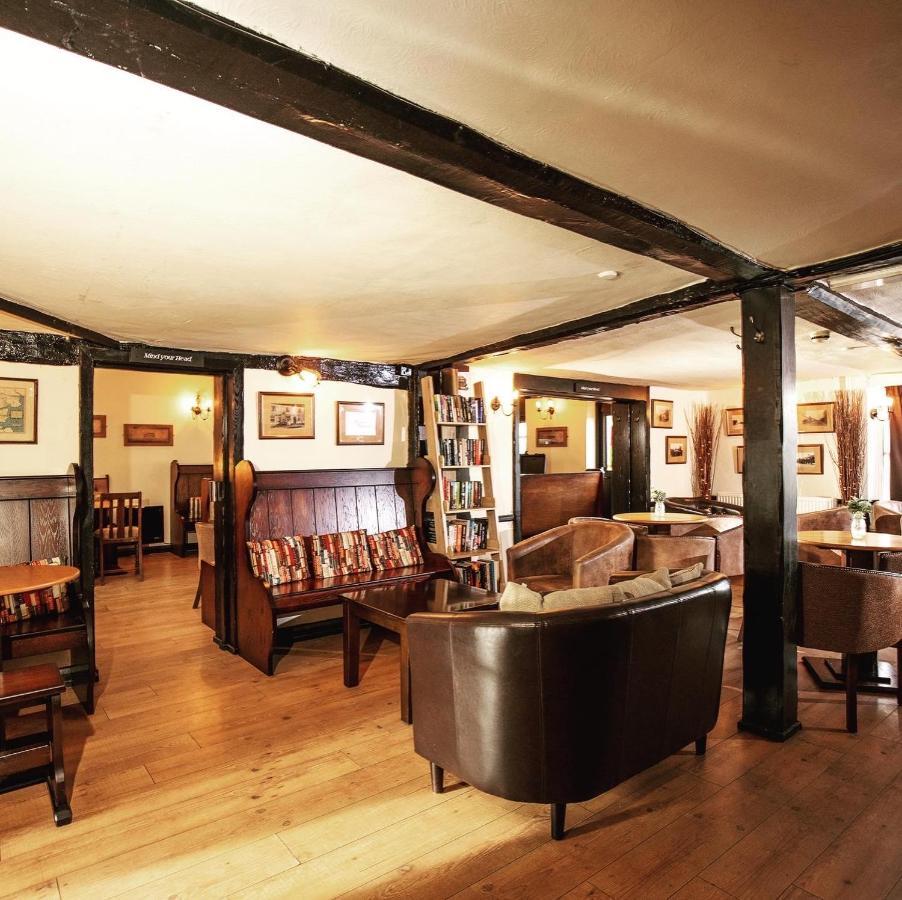 The Cock Inn Hotel Sheering  Buitenkant foto