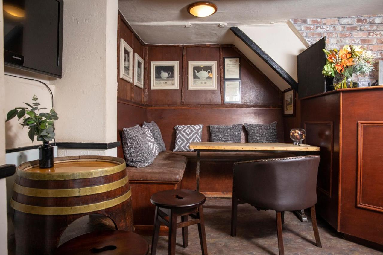 The Cock Inn Hotel Sheering  Buitenkant foto